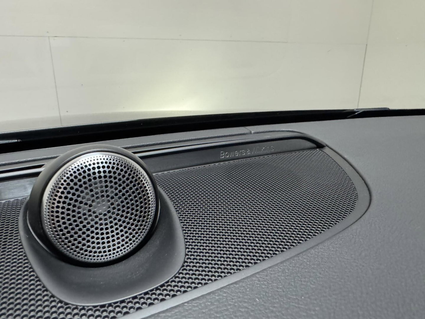 Volvo V60 2.0 T8 Plug-in hybrid AWD Polestar Engineered B&W