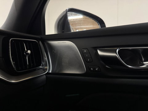 Volvo V60 2.0 T8 Plug-in hybrid AWD Polestar Engineered B&W