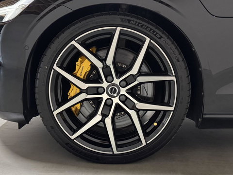 Volvo V60 2.0 T8 Plug-in hybrid AWD Polestar Engineered B&W