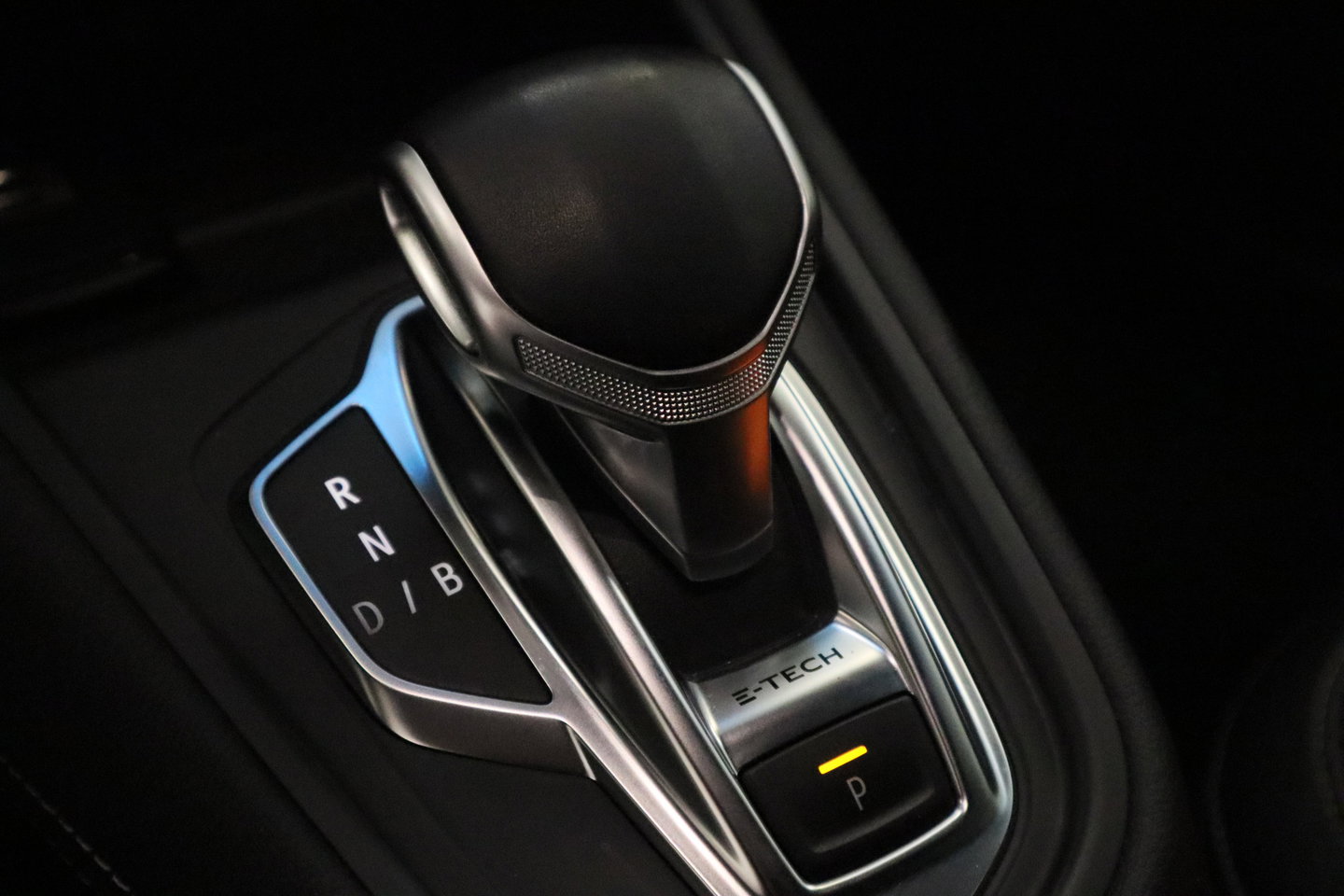 Renault Captur 1.6 E-Tech full hybrid 145 E-Tech engineered ACC PDC Navi Stoelverwarming 360 Camera NAP! 24 Maanden garantie* (Vraag naar de voorwaarden)