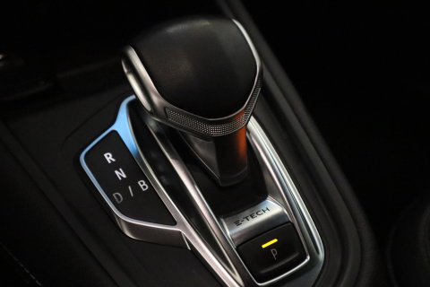 Renault Captur 1.6 E-Tech full hybrid 145 E-Tech engineered ACC PDC Navi Stoelverwarming 360 Camera NAP! 24 Maanden garantie* (Vraag naar de voorwaarden)