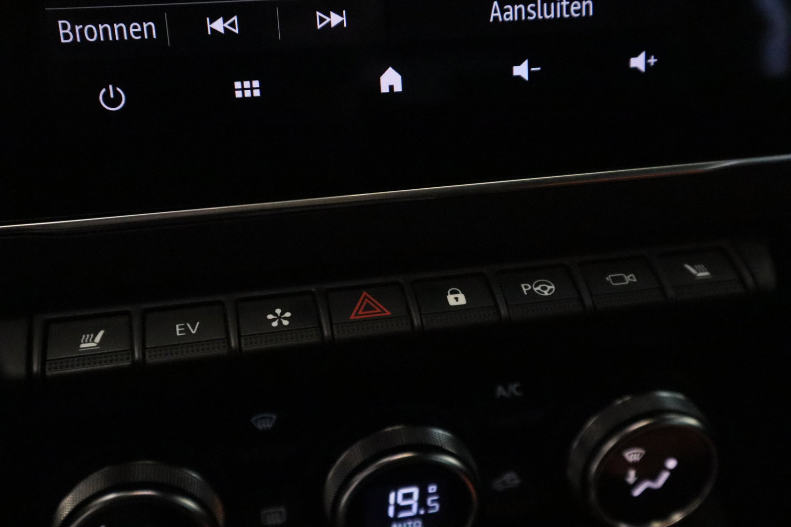Renault Captur 1.6 E-Tech full hybrid 145 E-Tech engineered ACC PDC Navi Stoelverwarming 360 Camera NAP! 24 Maanden garantie* (Vraag naar de voorwaarden)