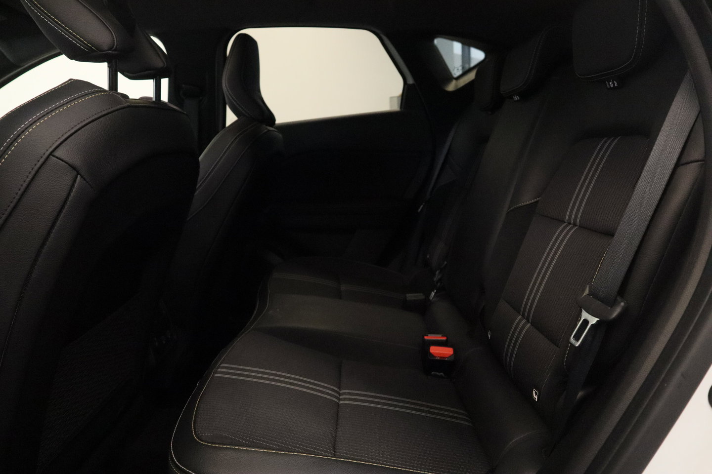 Renault Captur 1.6 E-Tech full hybrid 145 E-Tech engineered ACC PDC Navi Stoelverwarming 360 Camera NAP! 24 Maanden garantie* (Vraag naar de voorwaarden)