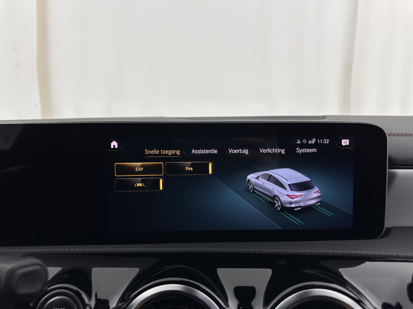 Mercedes-Benz CLA-Klasse Shooting Brake 200 Business Solution AMG (INCL.BTW) Aut. *LEATHER-MICROFIBRE | FULL-LED | HEATED-SPORTSEATS | DIGI-COCKPIT | DAB+ | NAVI-FULLMAP | CAMERA | PRIVACYGLASS | SHIFT-PADDLES | 18''ALU*