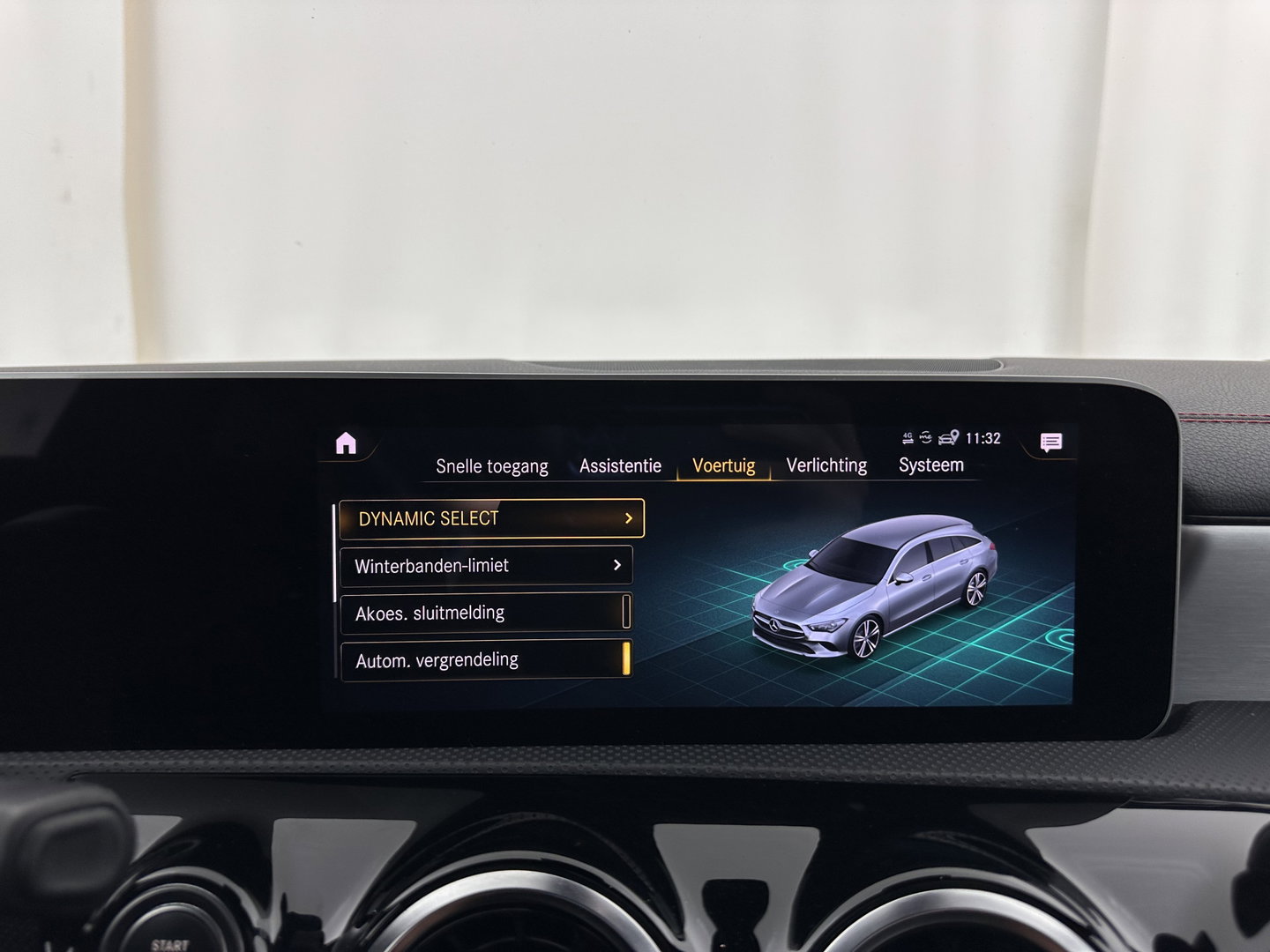 Mercedes-Benz CLA-Klasse Shooting Brake 200 Business Solution AMG (INCL.BTW) Aut. *LEATHER-MICROFIBRE | FULL-LED | HEATED-SPORTSEATS | DIGI-COCKPIT | DAB+ | NAVI-FULLMAP | CAMERA | PRIVACYGLASS | SHIFT-PADDLES | 18''ALU*