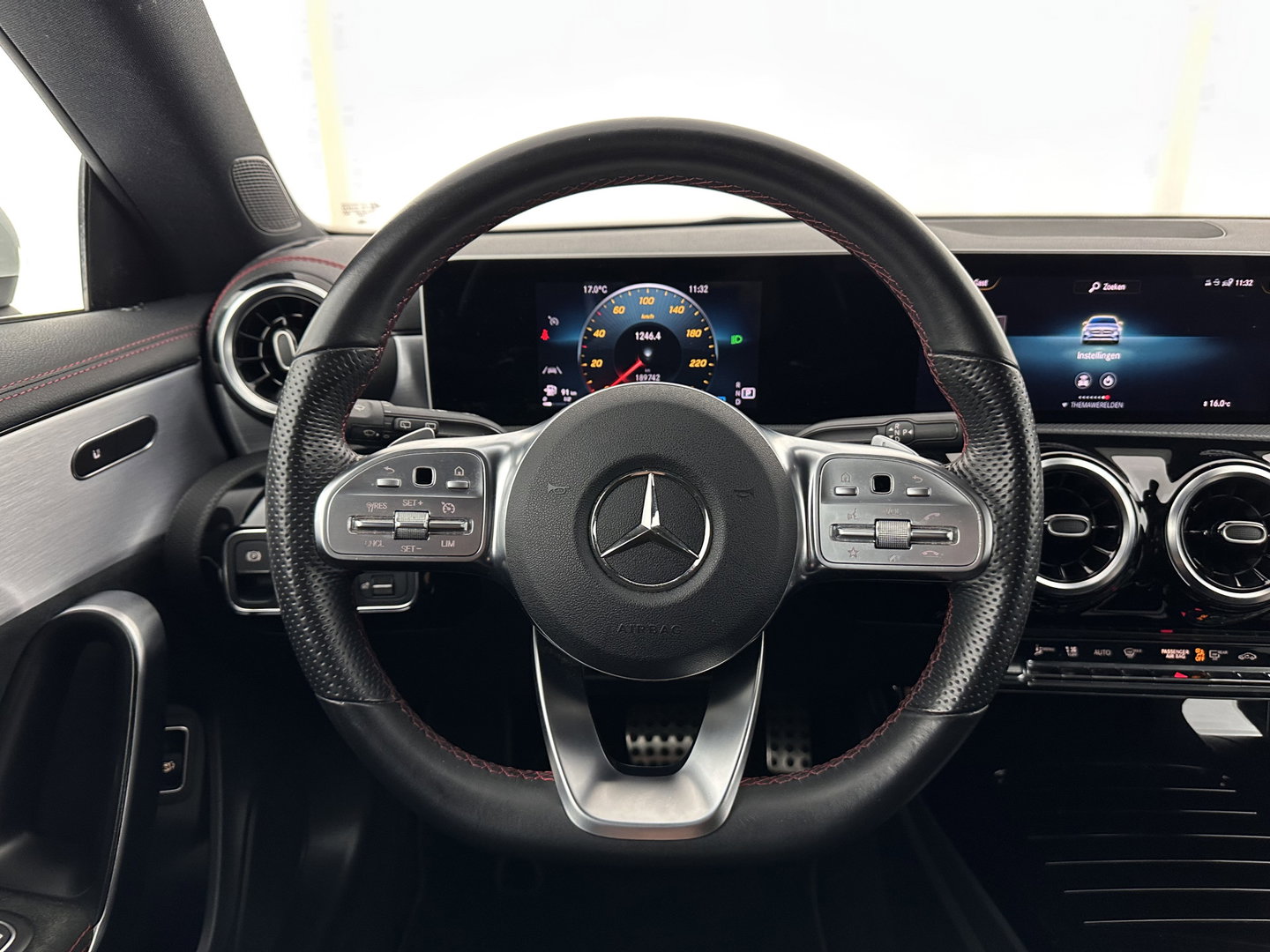 Mercedes-Benz CLA-Klasse Shooting Brake 200 Business Solution AMG (INCL.BTW) Aut. *LEATHER-MICROFIBRE | FULL-LED | HEATED-SPORTSEATS | DIGI-COCKPIT | DAB+ | NAVI-FULLMAP | CAMERA | PRIVACYGLASS | SHIFT-PADDLES | 18''ALU*