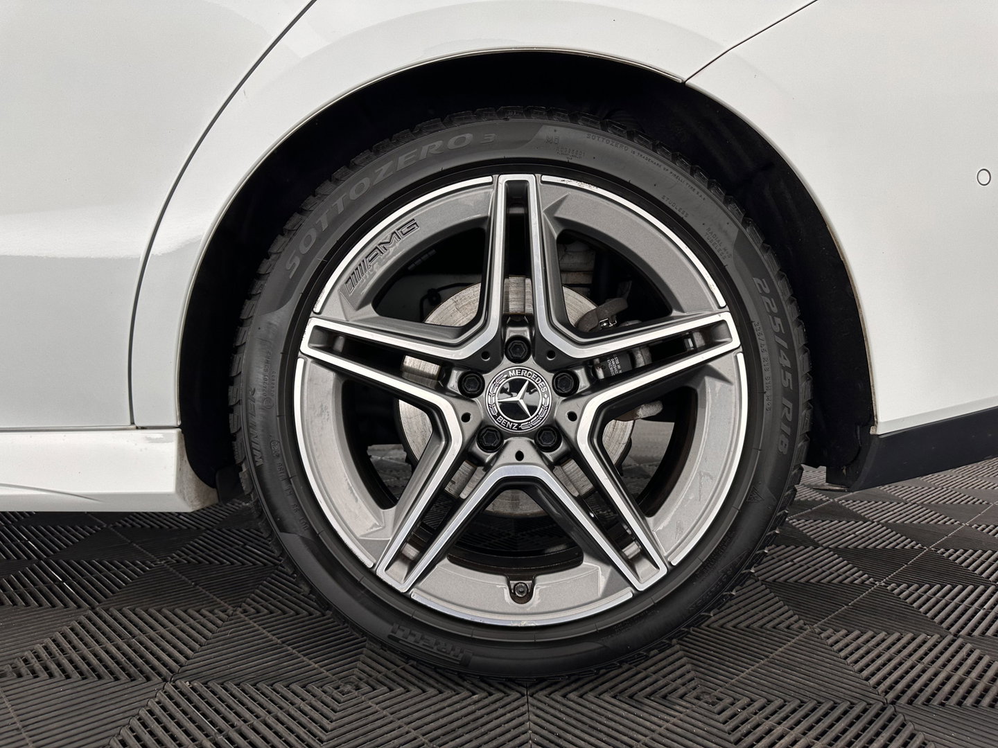 Mercedes-Benz CLA-Klasse Shooting Brake 200 Business Solution AMG (INCL.BTW) Aut. *LEATHER-MICROFIBRE | FULL-LED | HEATED-SPORTSEATS | DIGI-COCKPIT | DAB+ | NAVI-FULLMAP | CAMERA | PRIVACYGLASS | SHIFT-PADDLES | 18''ALU*