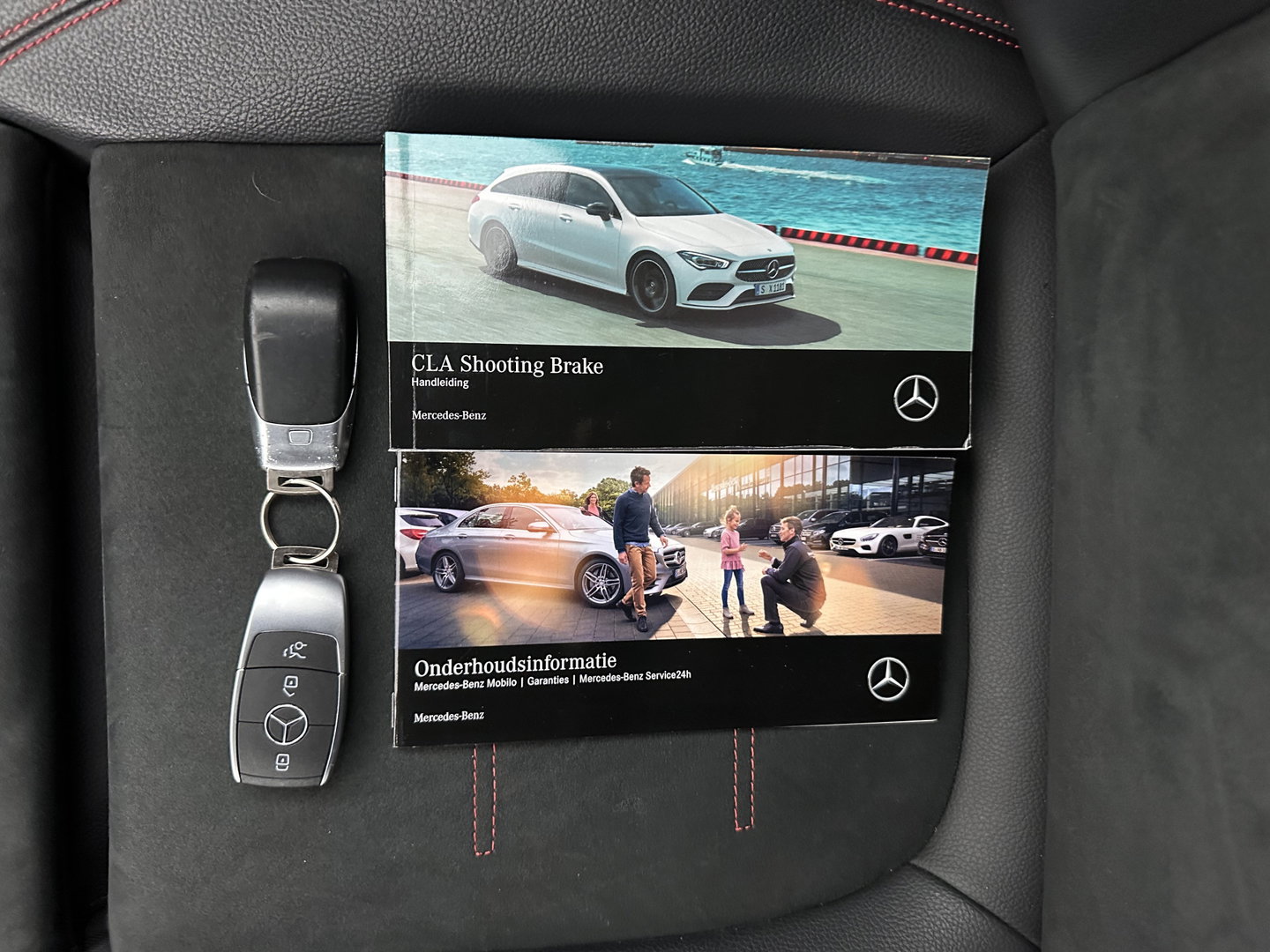 Mercedes-Benz CLA-Klasse Shooting Brake 200 Business Solution AMG (INCL.BTW) Aut. *LEATHER-MICROFIBRE | FULL-LED | HEATED-SPORTSEATS | DIGI-COCKPIT | DAB+ | NAVI-FULLMAP | CAMERA | PRIVACYGLASS | SHIFT-PADDLES | 18''ALU*