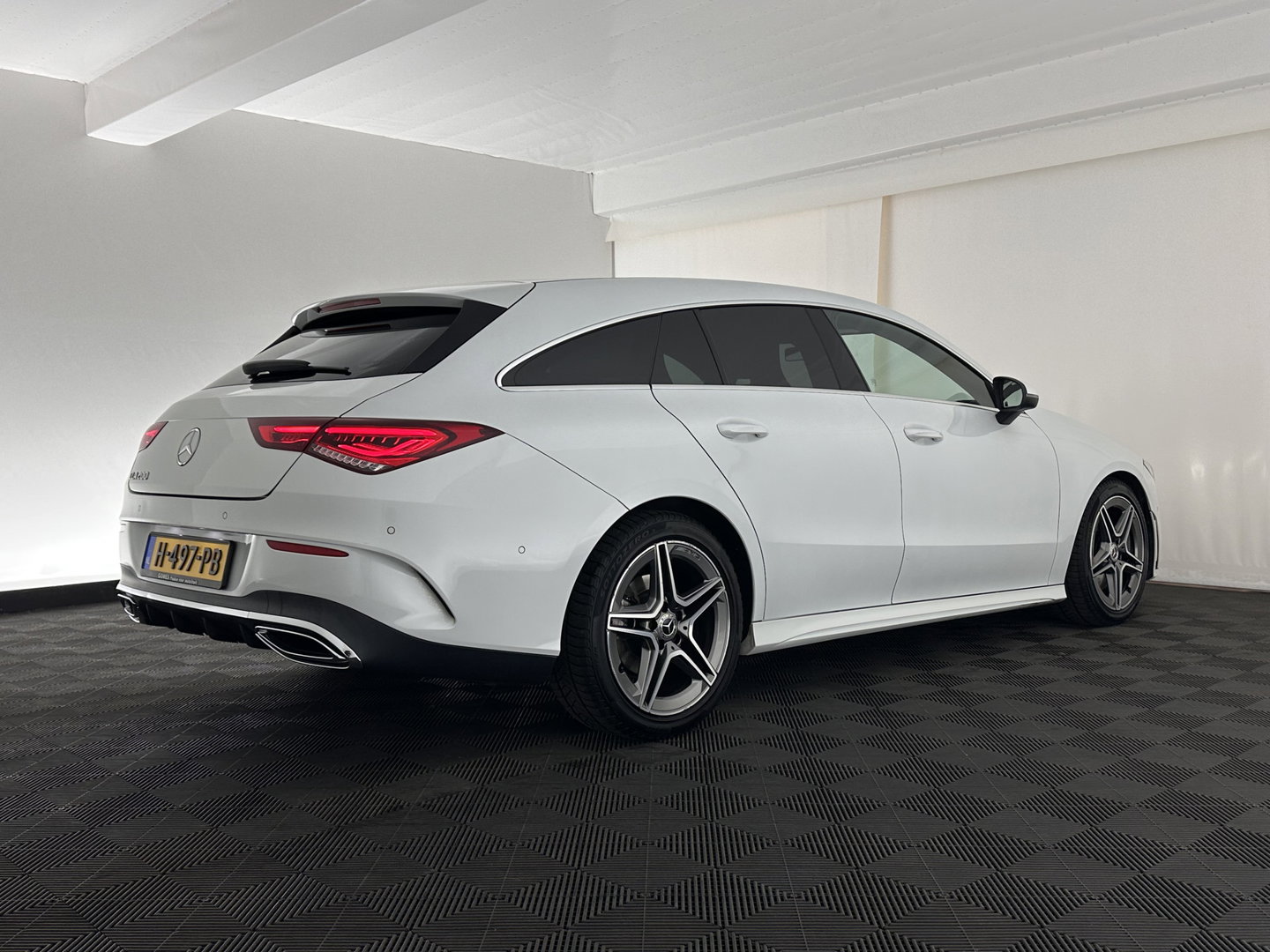 Mercedes-Benz CLA-Klasse Shooting Brake 200 Business Solution AMG (INCL.BTW) Aut. *LEATHER-MICROFIBRE | FULL-LED | HEATED-SPORTSEATS | DIGI-COCKPIT | DAB+ | NAVI-FULLMAP | CAMERA | PRIVACYGLASS | SHIFT-PADDLES | 18''ALU*
