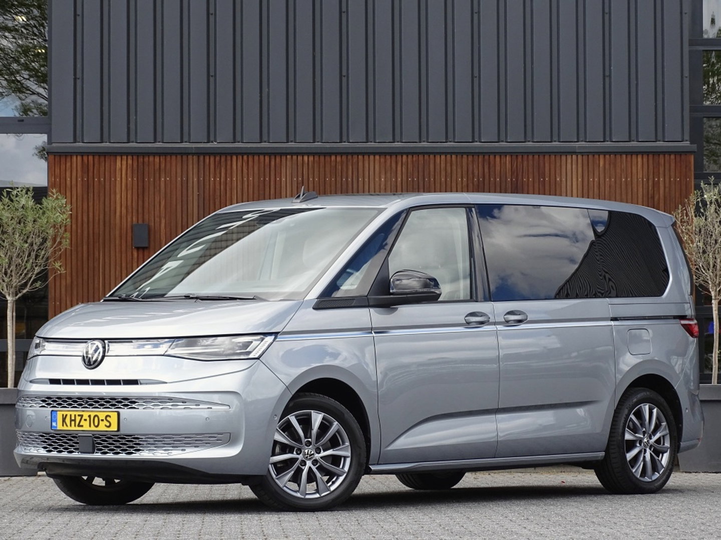 Volkswagen Multivan eHybrid 218PK / IQ-light / VIP 7- pers / 360°