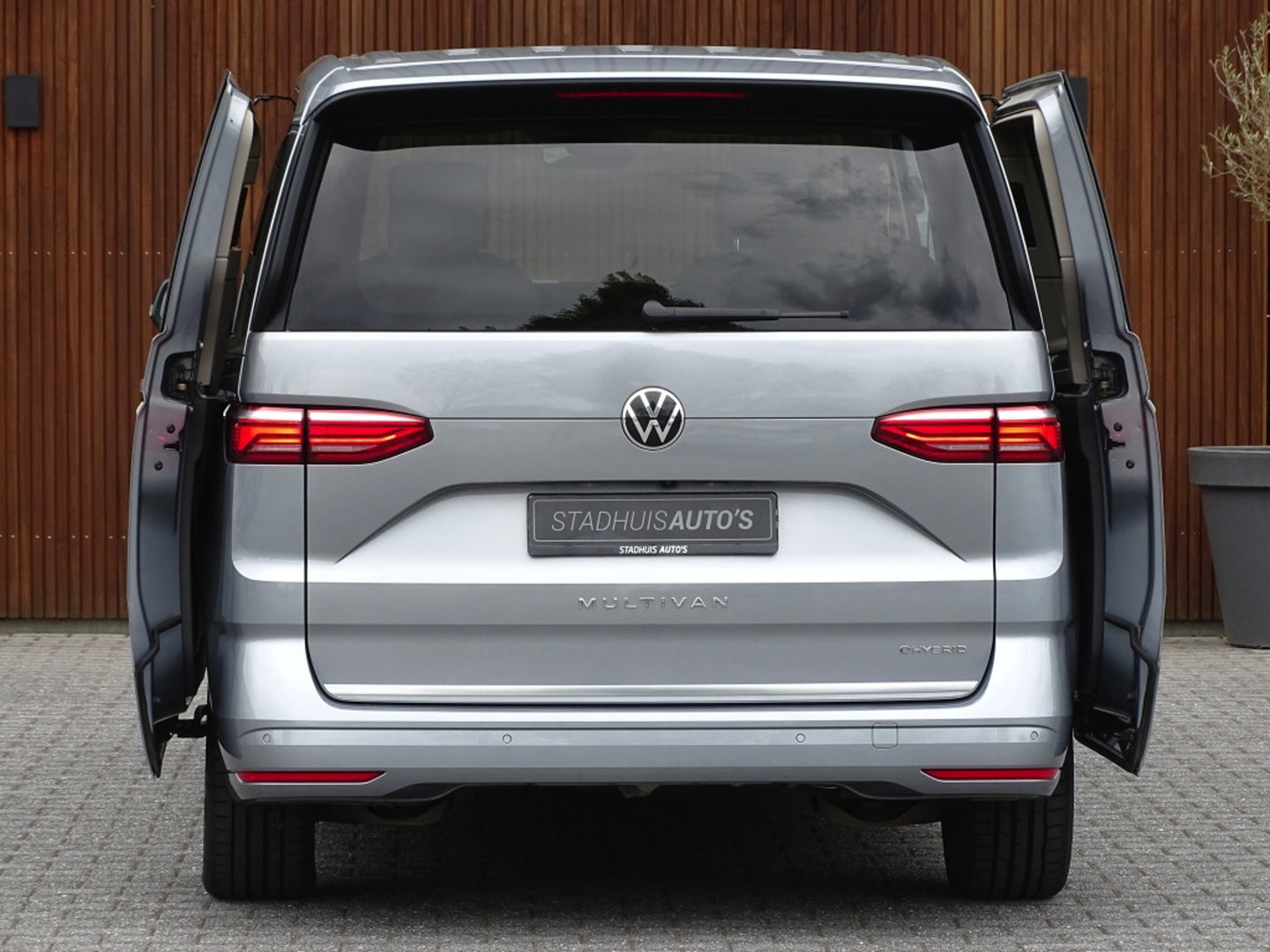 Volkswagen Multivan eHybrid 218PK / IQ-light / VIP 7- pers / 360°