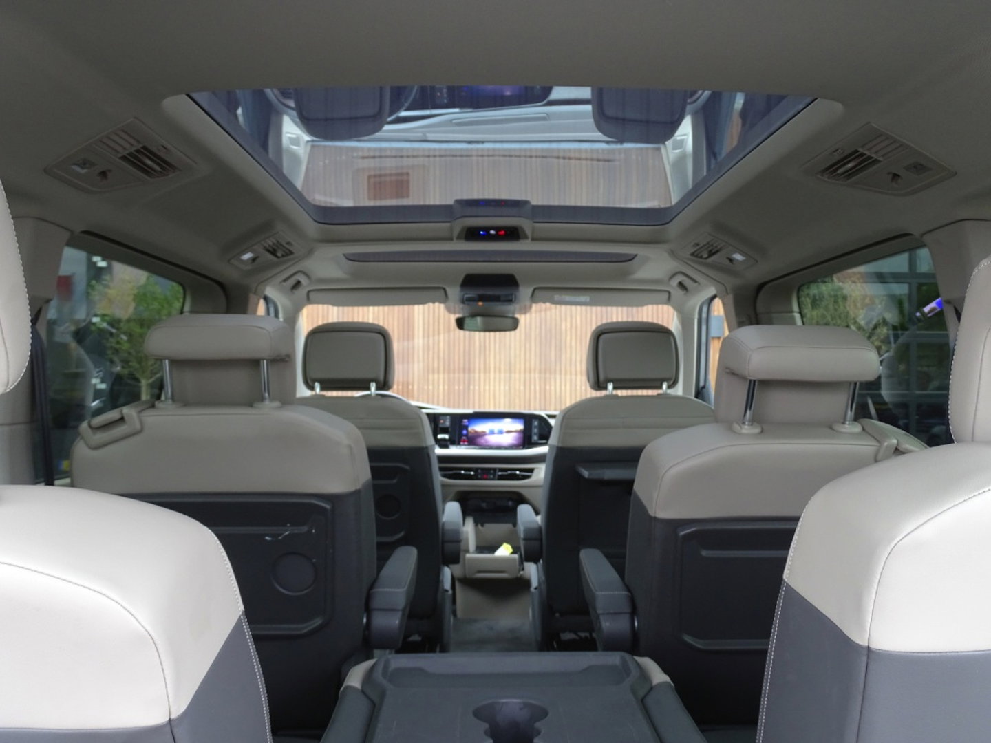 Volkswagen Multivan eHybrid 218PK / IQ-light / VIP 7- pers / 360°