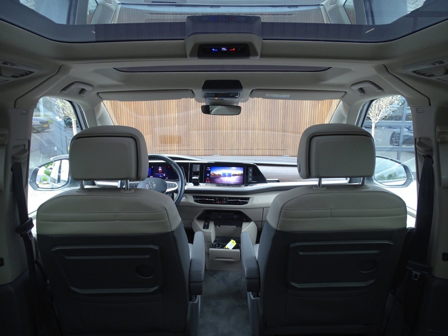 Volkswagen Multivan eHybrid 218PK / IQ-light / VIP 7- pers / 360°