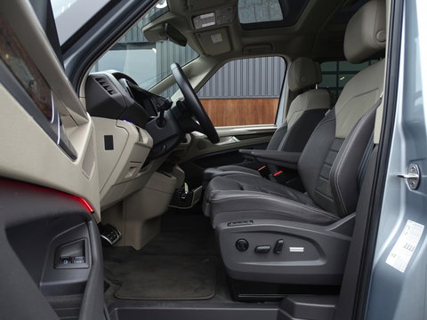 Volkswagen Multivan eHybrid 218PK / IQ-light / VIP 7- pers / 360°