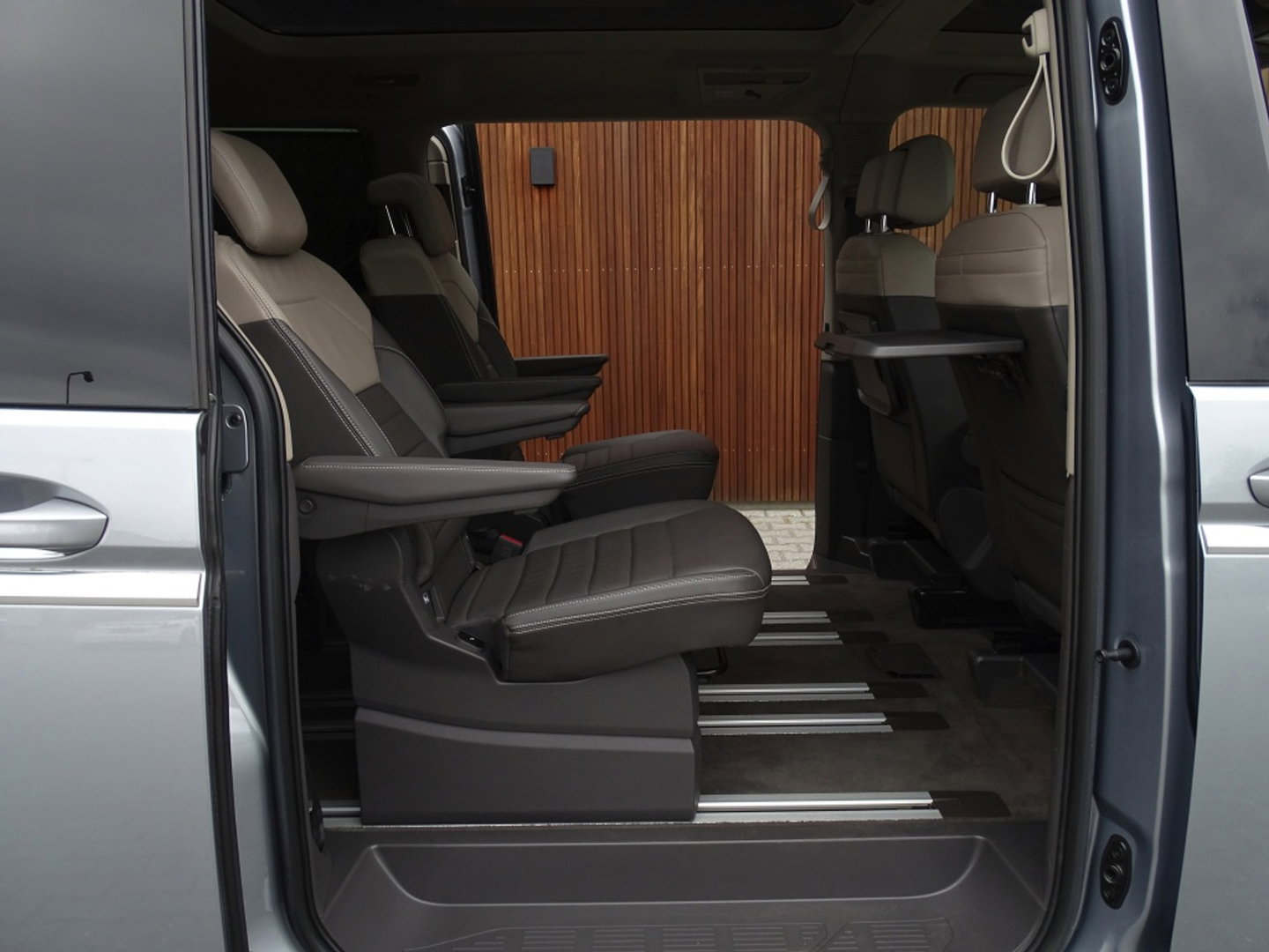 Volkswagen Multivan eHybrid 218PK / IQ-light / VIP 7- pers / 360°