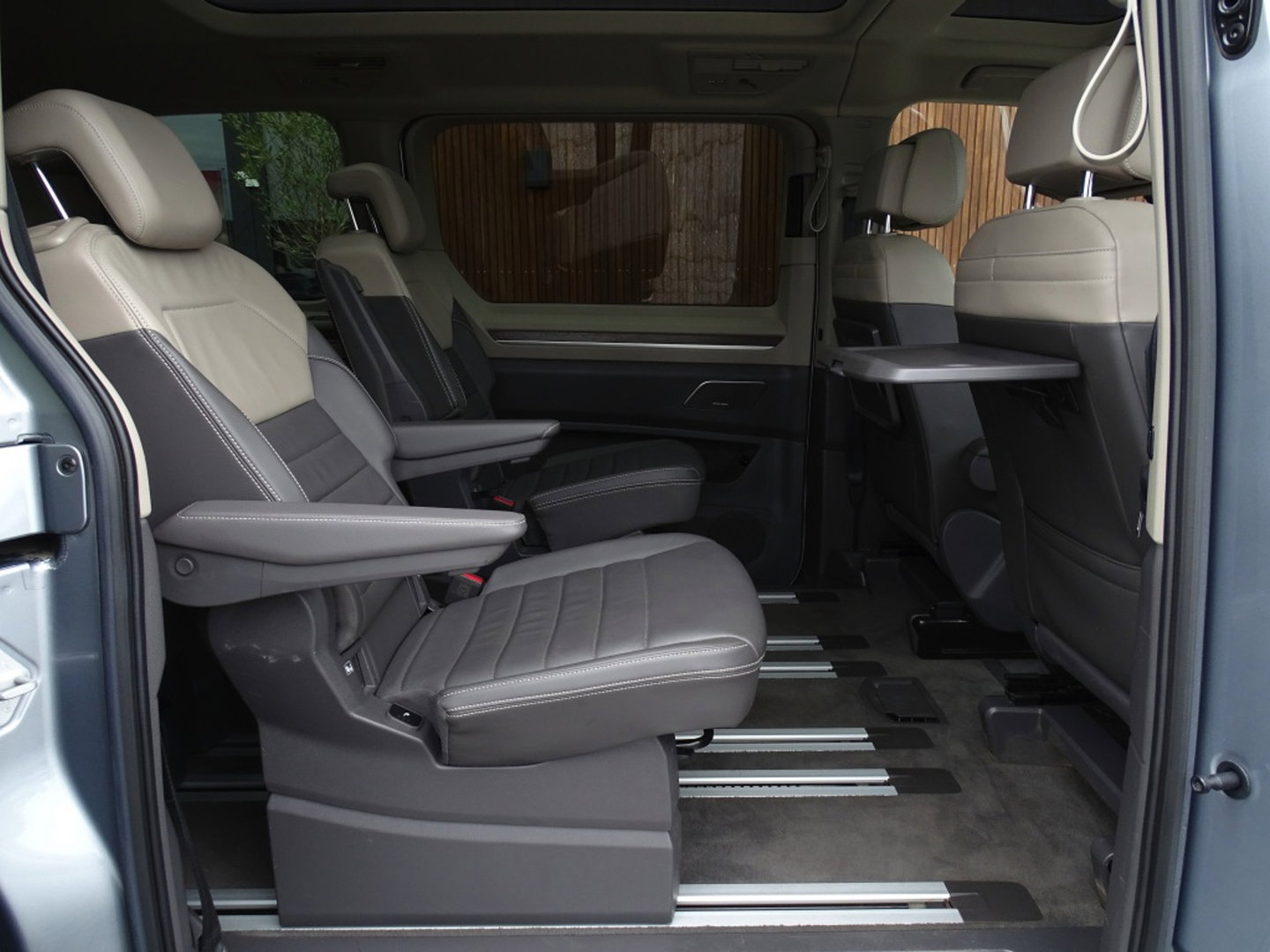 Volkswagen Multivan eHybrid 218PK / IQ-light / VIP 7- pers / 360°
