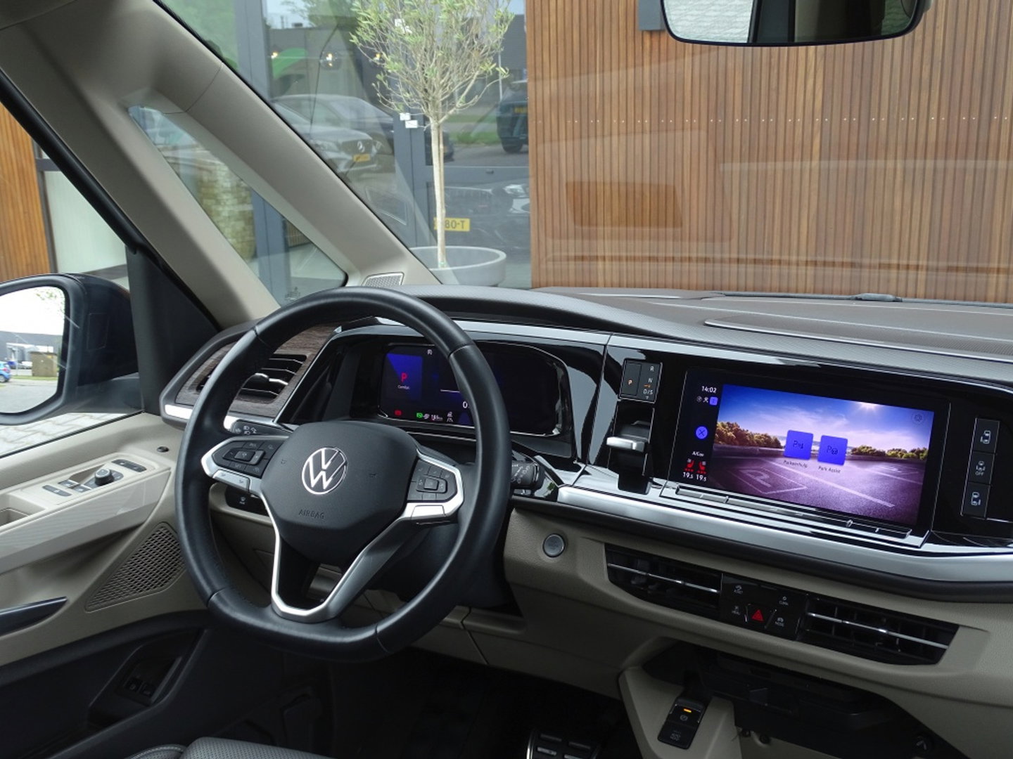Volkswagen Multivan eHybrid 218PK / IQ-light / VIP 7- pers / 360°