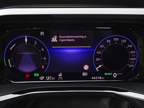 Volkswagen Multivan eHybrid 218PK / IQ-light / VIP 7- pers / 360°