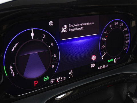 Volkswagen Multivan eHybrid 218PK / IQ-light / VIP 7- pers / 360°