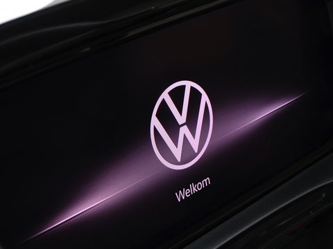 Volkswagen Multivan eHybrid 218PK / IQ-light / VIP 7- pers / 360°