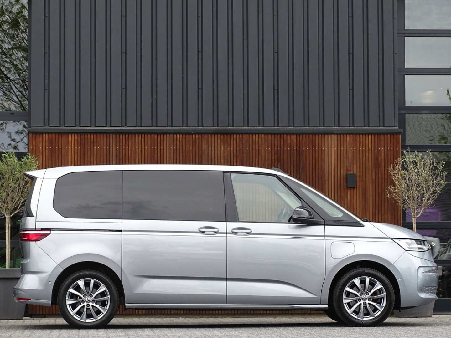 Volkswagen Multivan eHybrid 218PK / IQ-light / VIP 7- pers / 360°