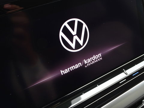 Volkswagen Multivan eHybrid 218PK / IQ-light / VIP 7- pers / 360°