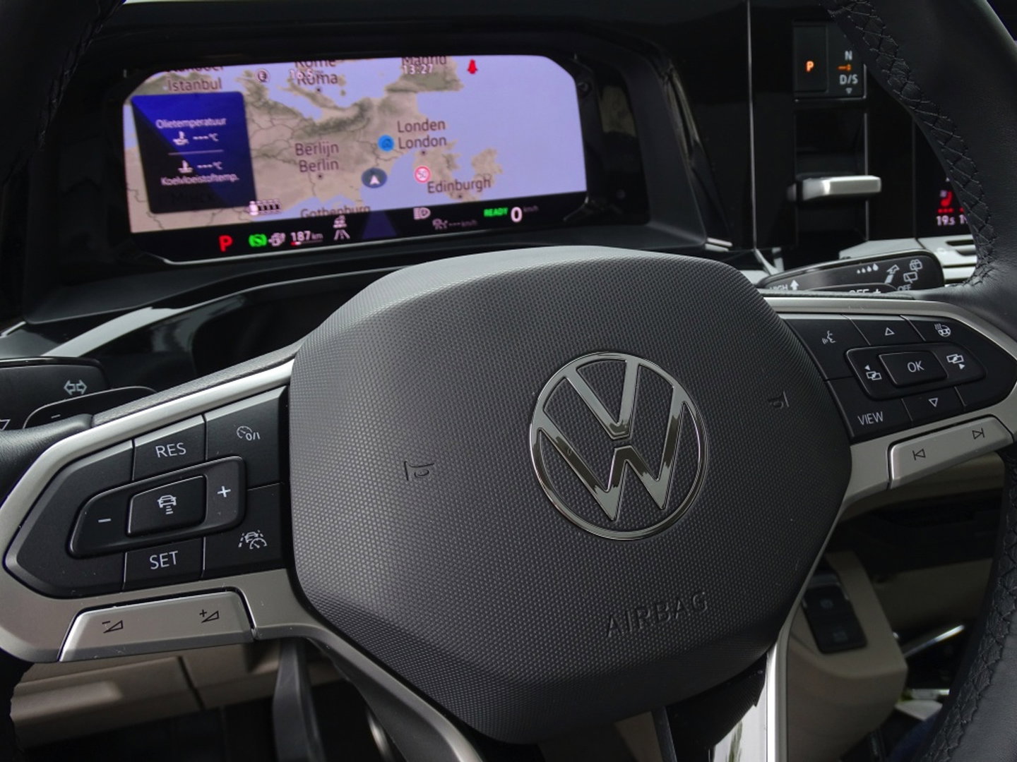 Volkswagen Multivan eHybrid 218PK / IQ-light / VIP 7- pers / 360°