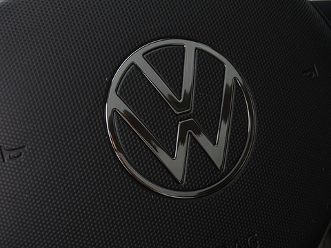 Volkswagen Multivan eHybrid 218PK / IQ-light / VIP 7- pers / 360°