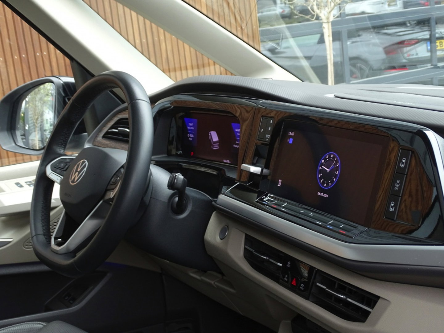 Volkswagen Multivan eHybrid 218PK / IQ-light / VIP 7- pers / 360°