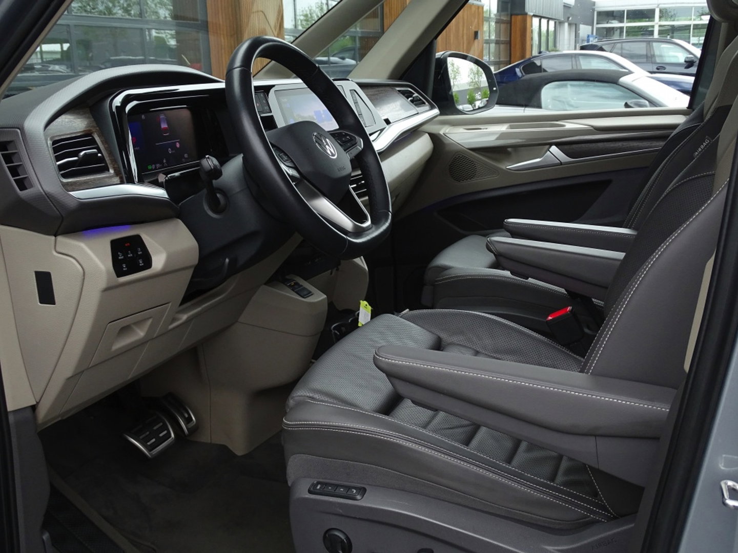 Volkswagen Multivan eHybrid 218PK / IQ-light / VIP 7- pers / 360°
