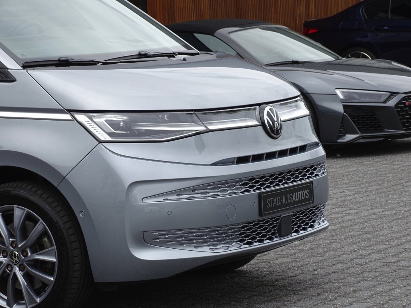 Volkswagen Multivan eHybrid 218PK / IQ-light / VIP 7- pers / 360°