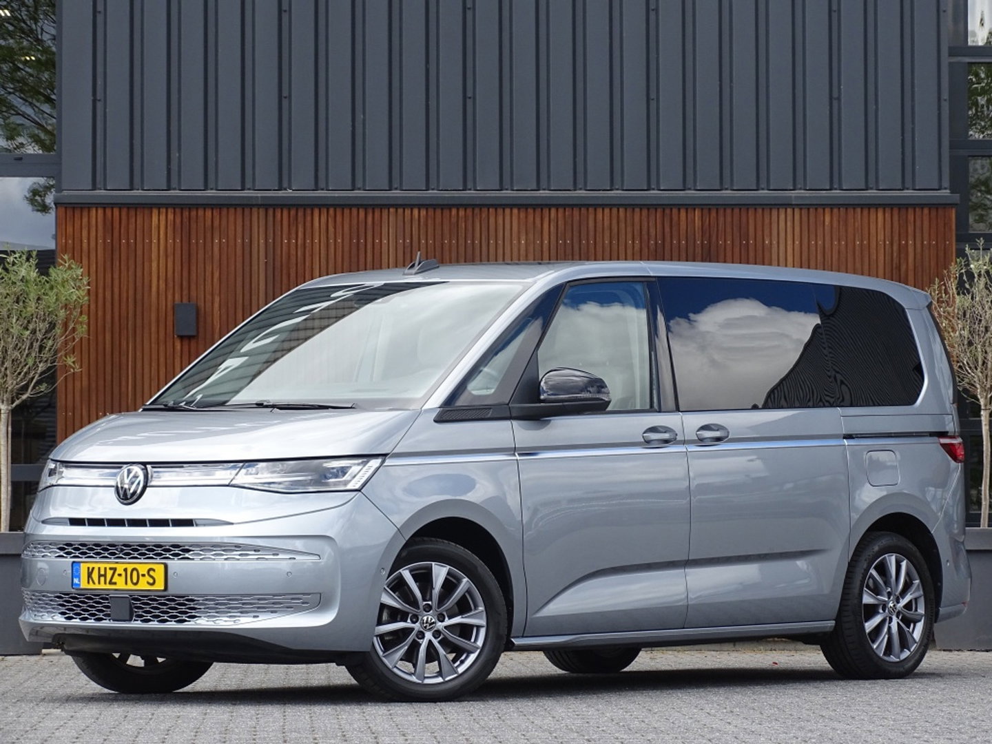 Volkswagen Multivan eHybrid 218PK / IQ-light / VIP 7- pers / 360°