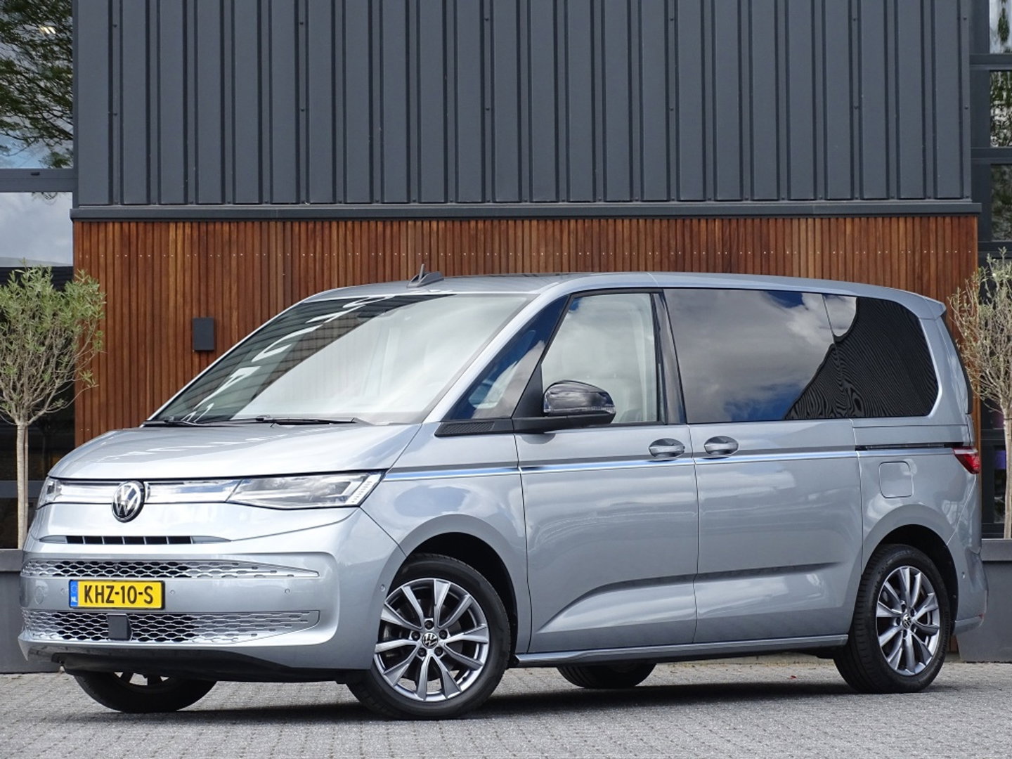 Volkswagen Multivan eHybrid 218PK / IQ-light / VIP 7- pers / 360°