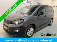 Peugeot Partner - e-Partner Premium 50 kWh / Euro 6 / Airco / Cruise Control / CarPlay / Navigatie / PDC / Trekhaak / 3-Zits / 50.000 KM !!