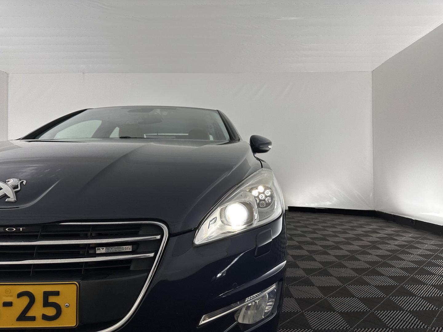 Peugeot 508 2.0 HDi Blue Lease Premium Hybrid4 (INCL-BTW) Aut. LEATHER | XENON | KEYLESS | COMFORT-SEATS | SHIFT-PADDLES | NAVI-FULLMAP | ECC | PDC | HEAD-UP | CRUISE | 17''ALU*