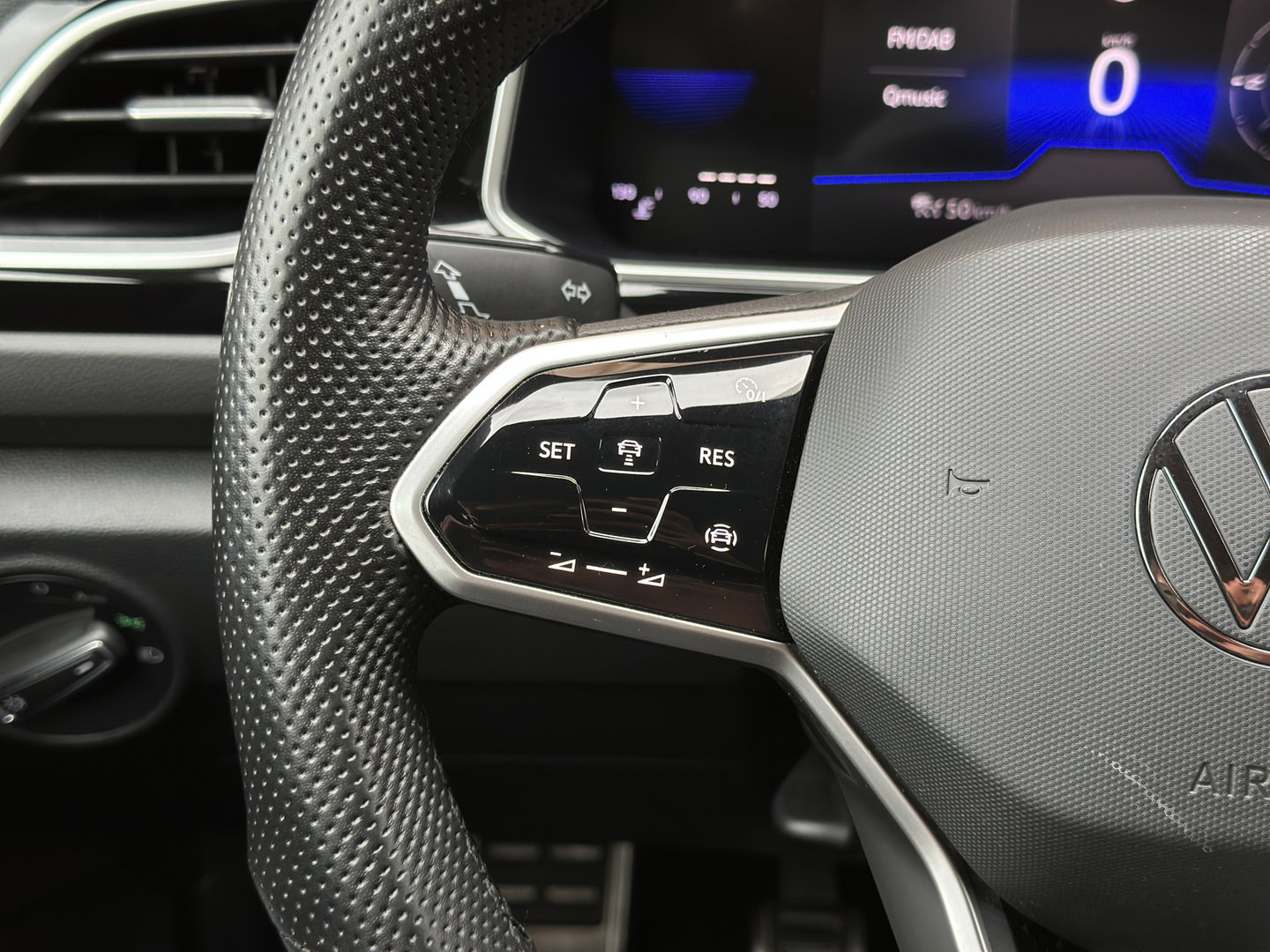 Volkswagen T-Roc 1.0 TSI R-Line Business | Massage | IQ Light | DAB | Stoelverwarming | Achteruitrijcamera | Apple Carplay | ECC |