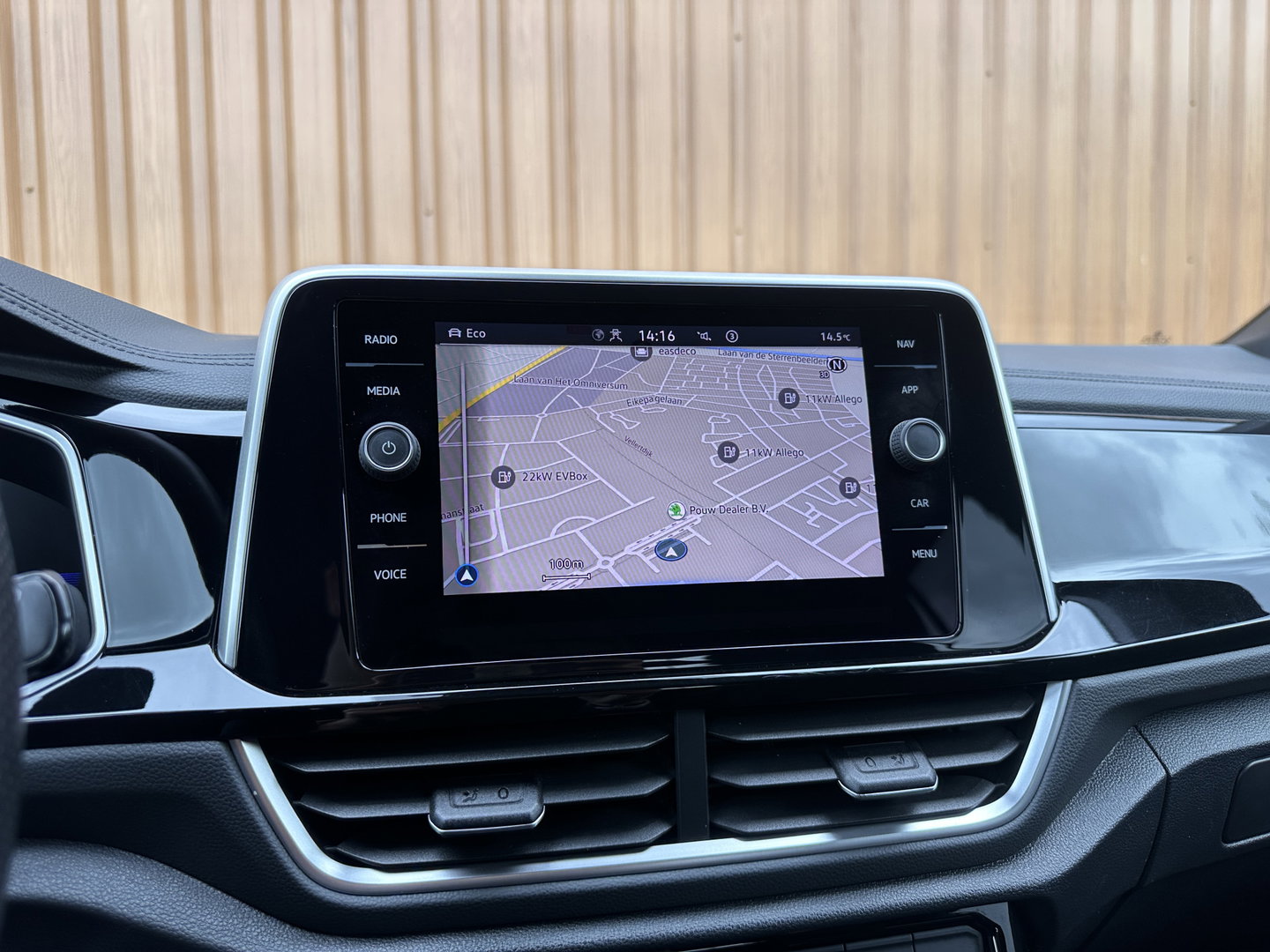 Volkswagen T-Roc 1.0 TSI R-Line Business | Massage | IQ Light | DAB | Stoelverwarming | Achteruitrijcamera | Apple Carplay | ECC |