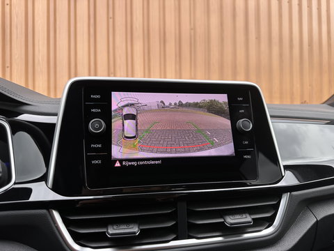 Volkswagen T-Roc 1.0 TSI R-Line Business | Massage | IQ Light | DAB | Stoelverwarming | Achteruitrijcamera | Apple Carplay | ECC |