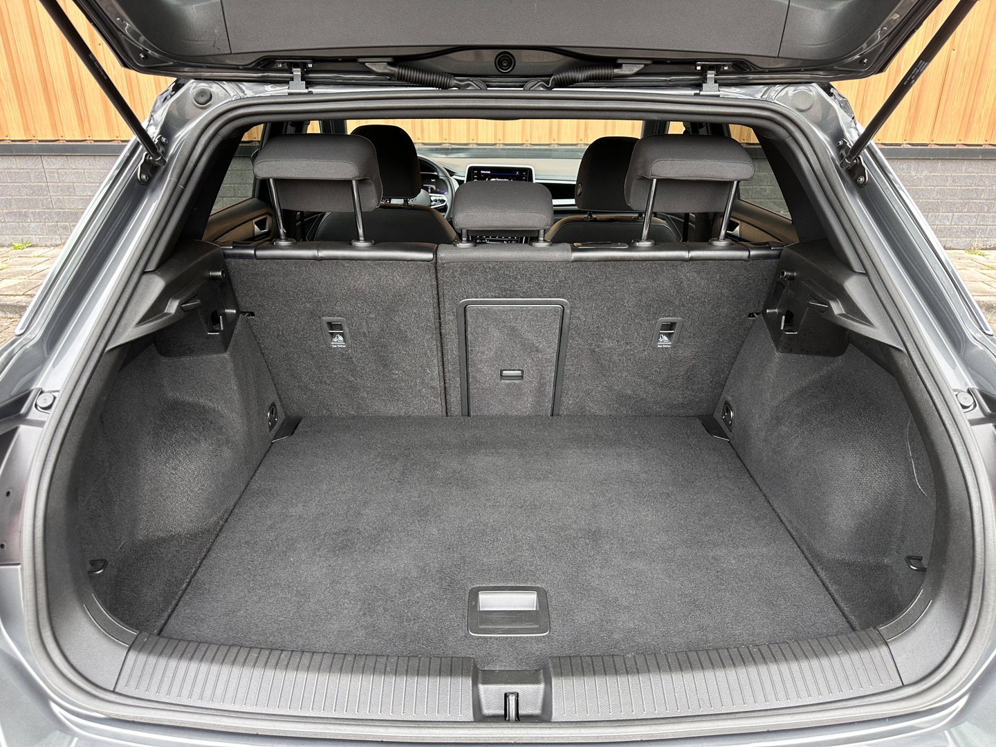Volkswagen T-Roc 1.0 TSI R-Line Business | Massage | IQ Light | DAB | Stoelverwarming | Achteruitrijcamera | Apple Carplay | ECC |