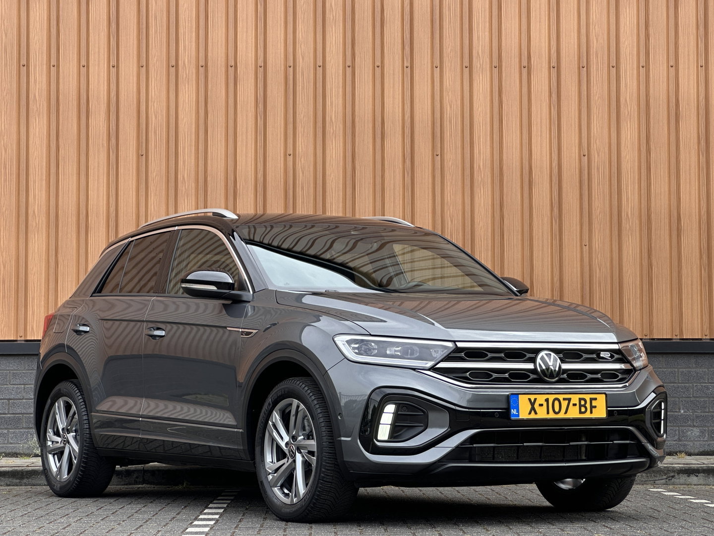Volkswagen T-Roc 1.0 TSI R-Line Business | Massage | IQ Light | DAB | Stoelverwarming | Achteruitrijcamera | Apple Carplay | ECC |