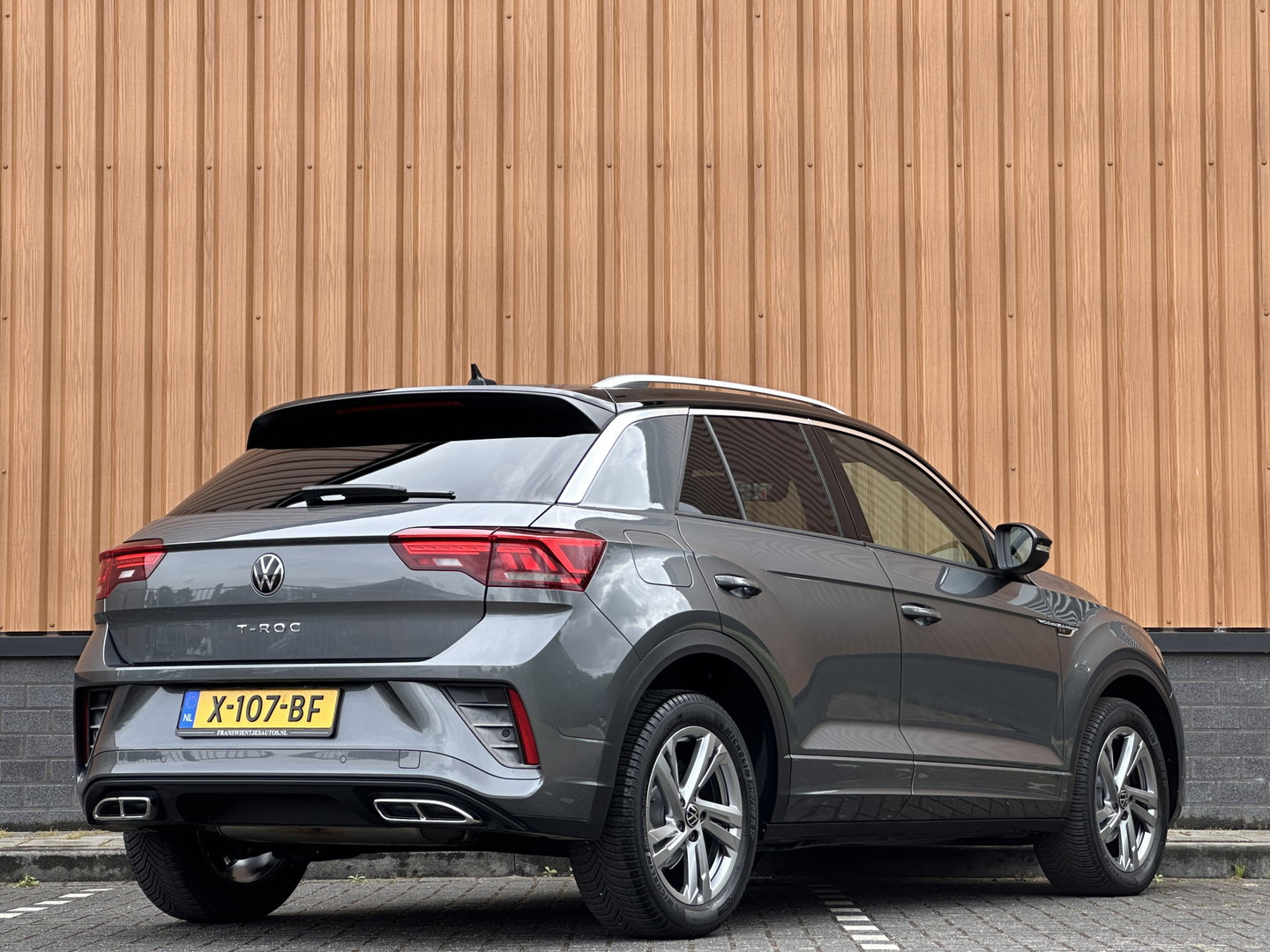Volkswagen T-Roc 1.0 TSI R-Line Business | Massage | IQ Light | DAB | Stoelverwarming | Achteruitrijcamera | Apple Carplay | ECC |