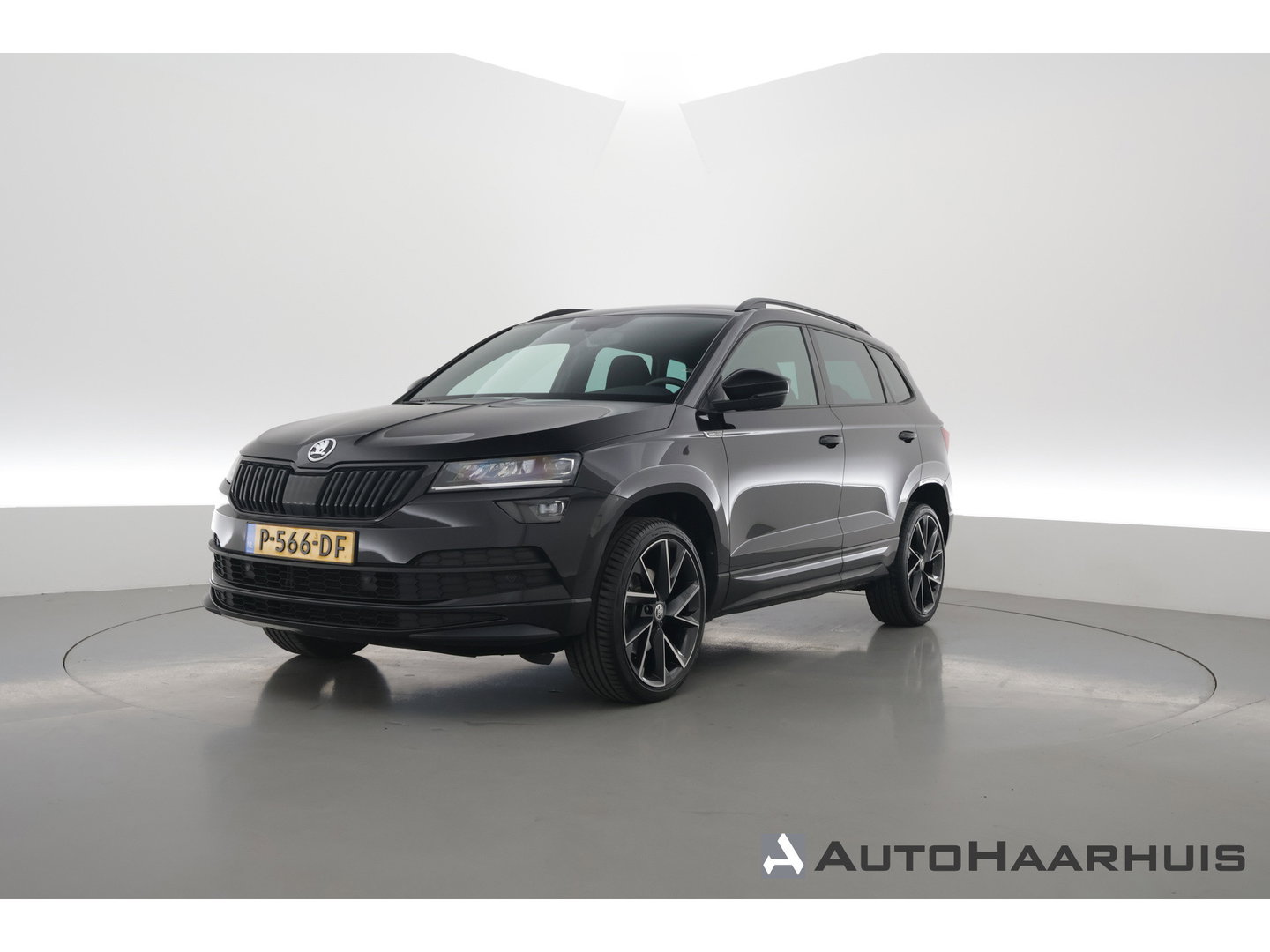Škoda Karoq 1.5 TSI ACT Sportline Business | Digi. Dashboard | Elek. Trekhaak | Adapt. Cruise | Camera | Keyless | 19'' | Apple CarPlay | Stoel- Stuurverw.