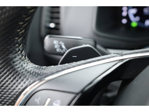 Škoda Karoq 1.5 TSI ACT Sportline Business | Digi. Dashboard | Elek. Trekhaak | Adapt. Cruise | Camera | Keyless | 19'' | Apple CarPlay | Stoel- Stuurverw.