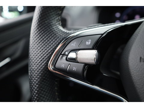 Škoda Karoq 1.5 TSI ACT Sportline Business | Digi. Dashboard | Elek. Trekhaak | Adapt. Cruise | Camera | Keyless | 19'' | Apple CarPlay | Stoel- Stuurverw.