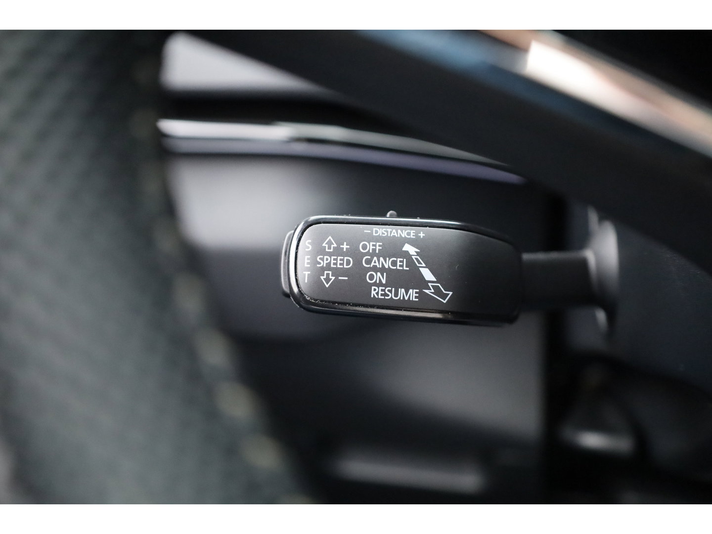 Škoda Karoq 1.5 TSI ACT Sportline Business | Digi. Dashboard | Elek. Trekhaak | Adapt. Cruise | Camera | Keyless | 19'' | Apple CarPlay | Stoel- Stuurverw.