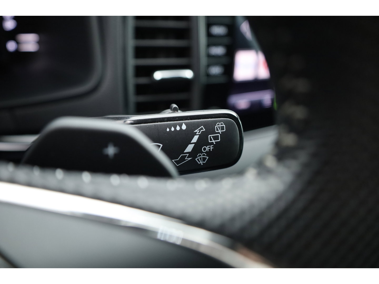 Škoda Karoq 1.5 TSI ACT Sportline Business | Digi. Dashboard | Elek. Trekhaak | Adapt. Cruise | Camera | Keyless | 19'' | Apple CarPlay | Stoel- Stuurverw.