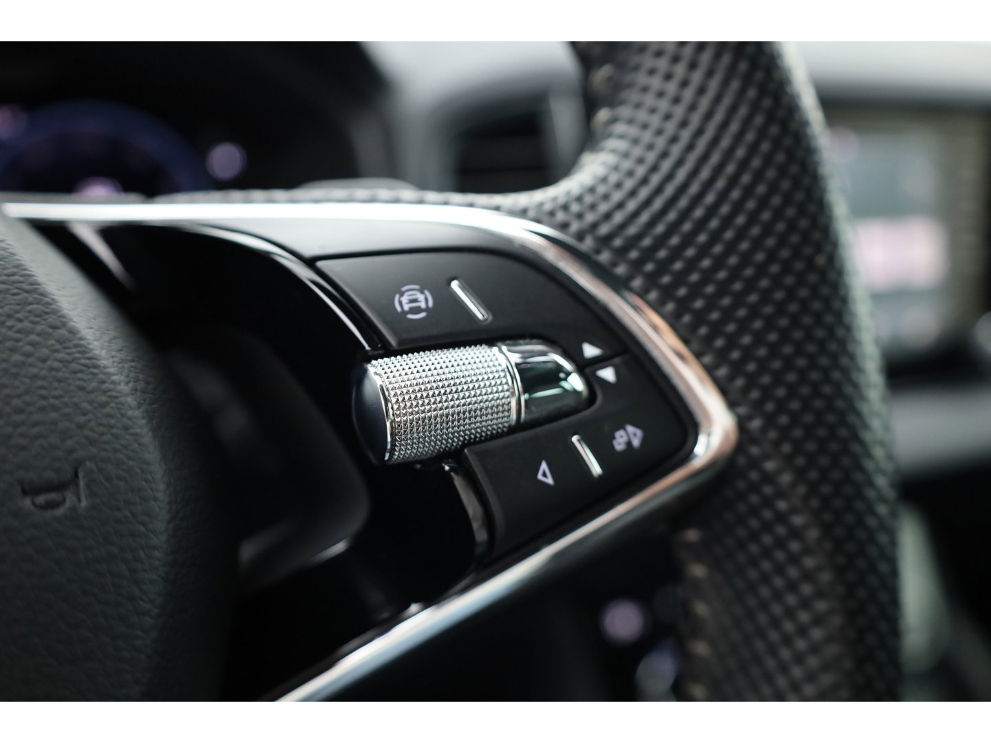 Škoda Karoq 1.5 TSI ACT Sportline Business | Digi. Dashboard | Elek. Trekhaak | Adapt. Cruise | Camera | Keyless | 19'' | Apple CarPlay | Stoel- Stuurverw.