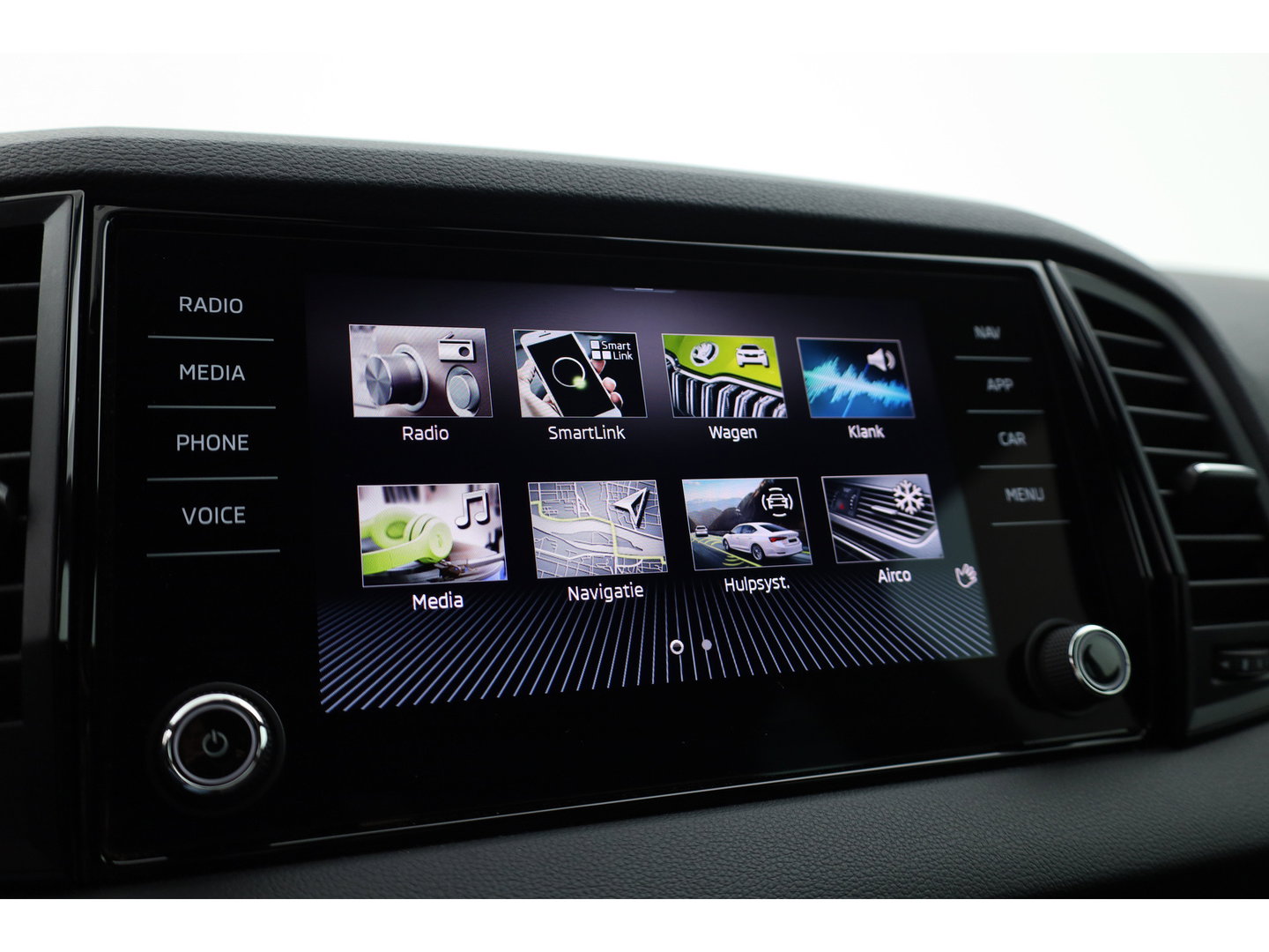 Škoda Karoq 1.5 TSI ACT Sportline Business | Digi. Dashboard | Elek. Trekhaak | Adapt. Cruise | Camera | Keyless | 19'' | Apple CarPlay | Stoel- Stuurverw.