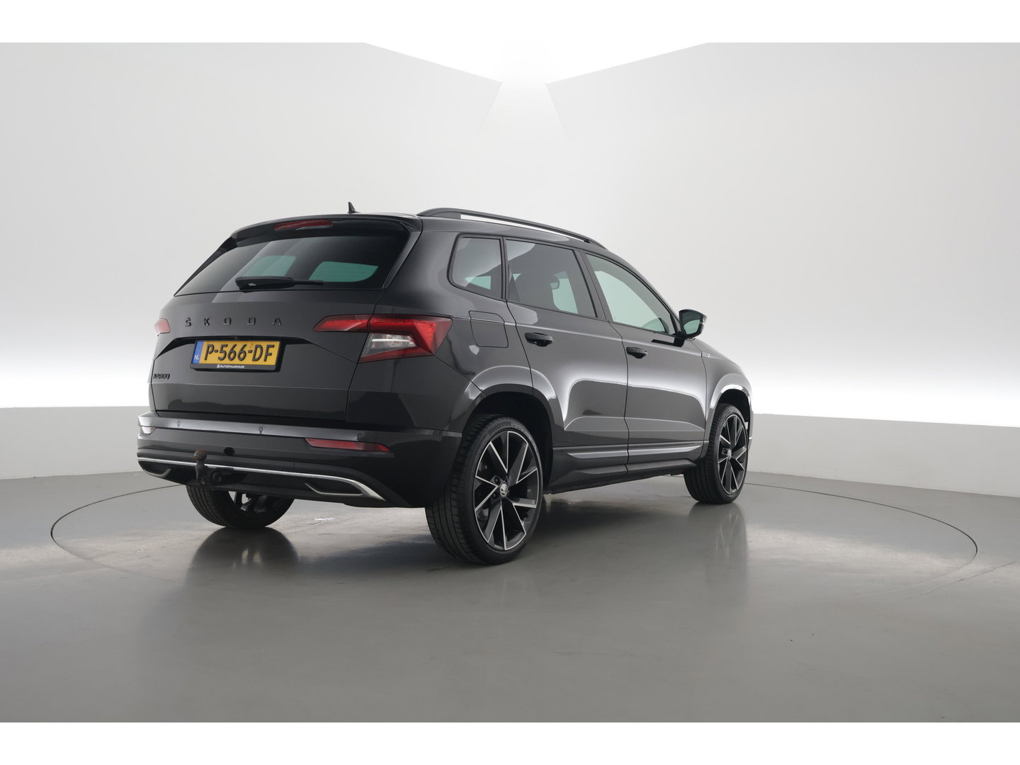 Škoda Karoq 1.5 TSI ACT Sportline Business | Digi. Dashboard | Elek. Trekhaak | Adapt. Cruise | Camera | Keyless | 19'' | Apple CarPlay | Stoel- Stuurverw.