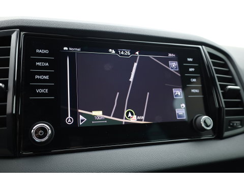 Škoda Karoq 1.5 TSI ACT Sportline Business | Digi. Dashboard | Elek. Trekhaak | Adapt. Cruise | Camera | Keyless | 19'' | Apple CarPlay | Stoel- Stuurverw.